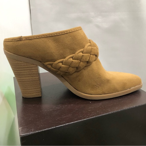Universal Thread Avis heeled booties | Size 7.5 | Faux suede |Cognac color - Picture 3 of 11